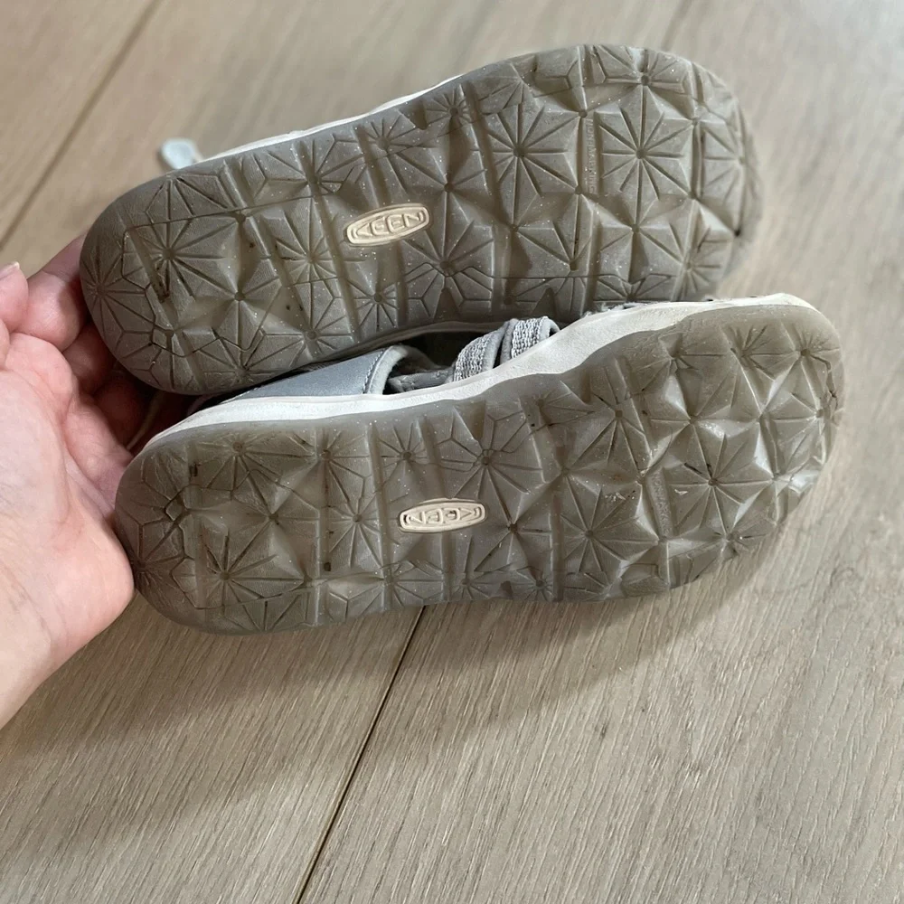 Keen‎ Girls Moxie Sandal Waterproof Outdoor Hiking Play Shoes Water Silver sz 2